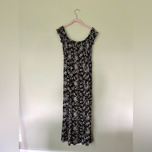 American Eagle Long Floral Dress w/ leg slits. Off shoulder or on. Size Medium
